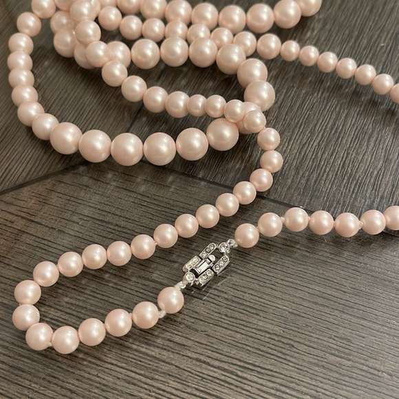 Vintage Pale Pink TRIFARI Single Strand of Pearls 45” - Picture 14 of 16